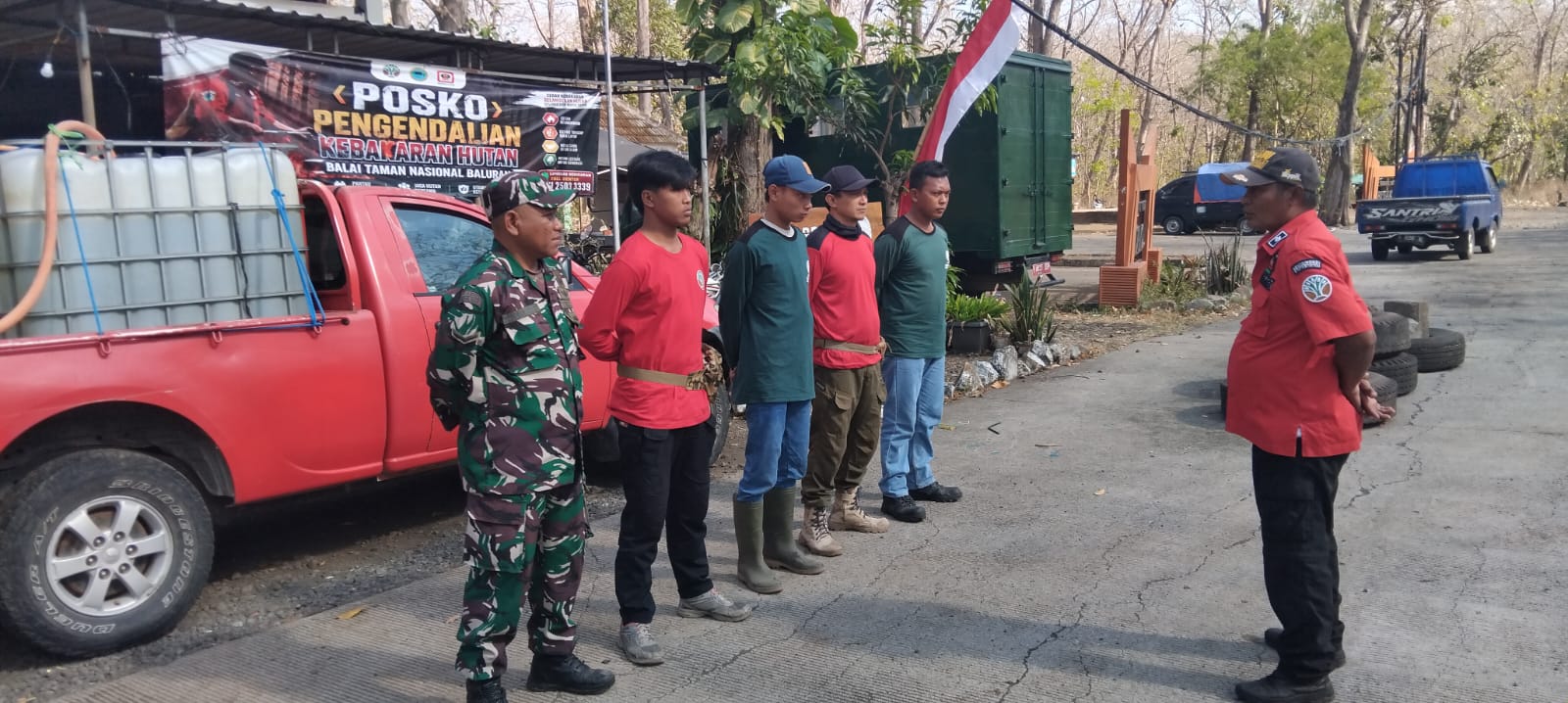 TNI Bersama Dinas Terkait Siaga Karhutla, Babinsa Pantau Titik Rawan di Kawasan Bitakol Baluran
